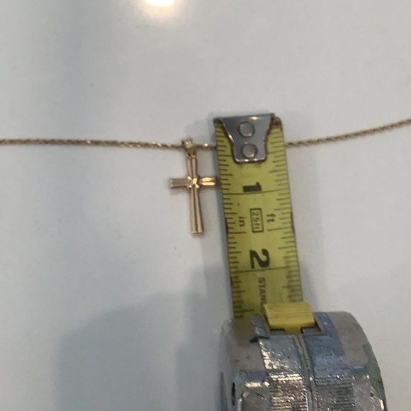 10 KARAT GOLD ROPE CHAIN & 14 karat cross. - Picture 2 of 6